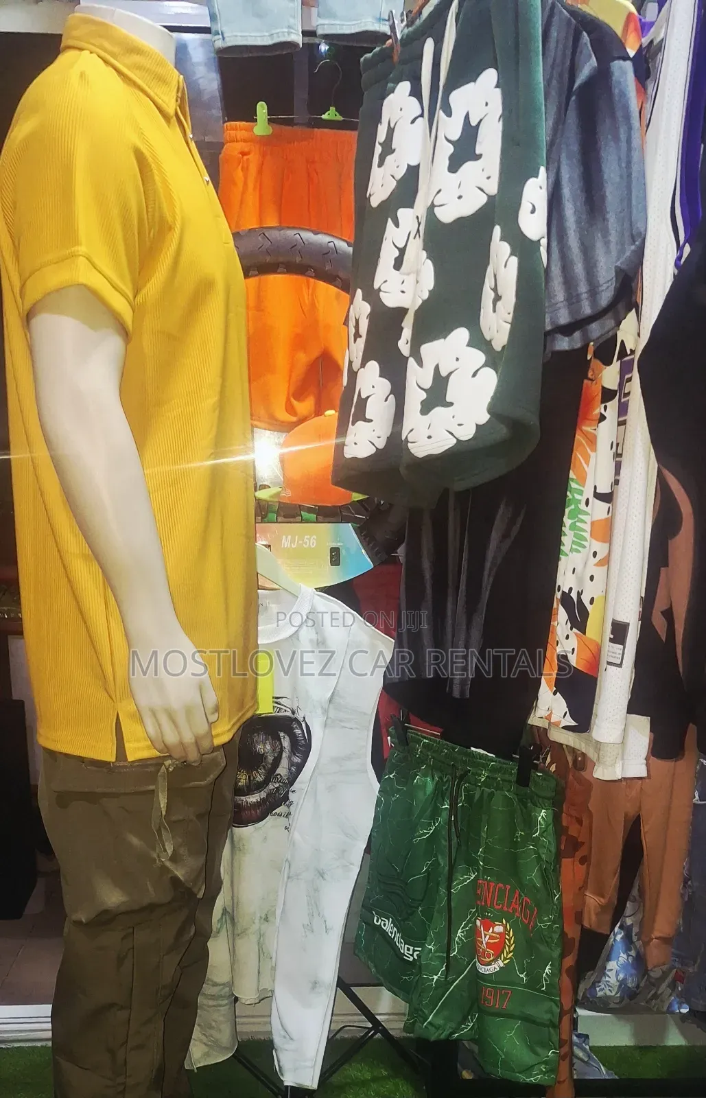 Stock Men's Jeans And T Shirt For Sale In Labadi