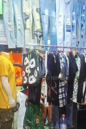 Stock Men's Jeans And T Shirt For Sale In Labadi