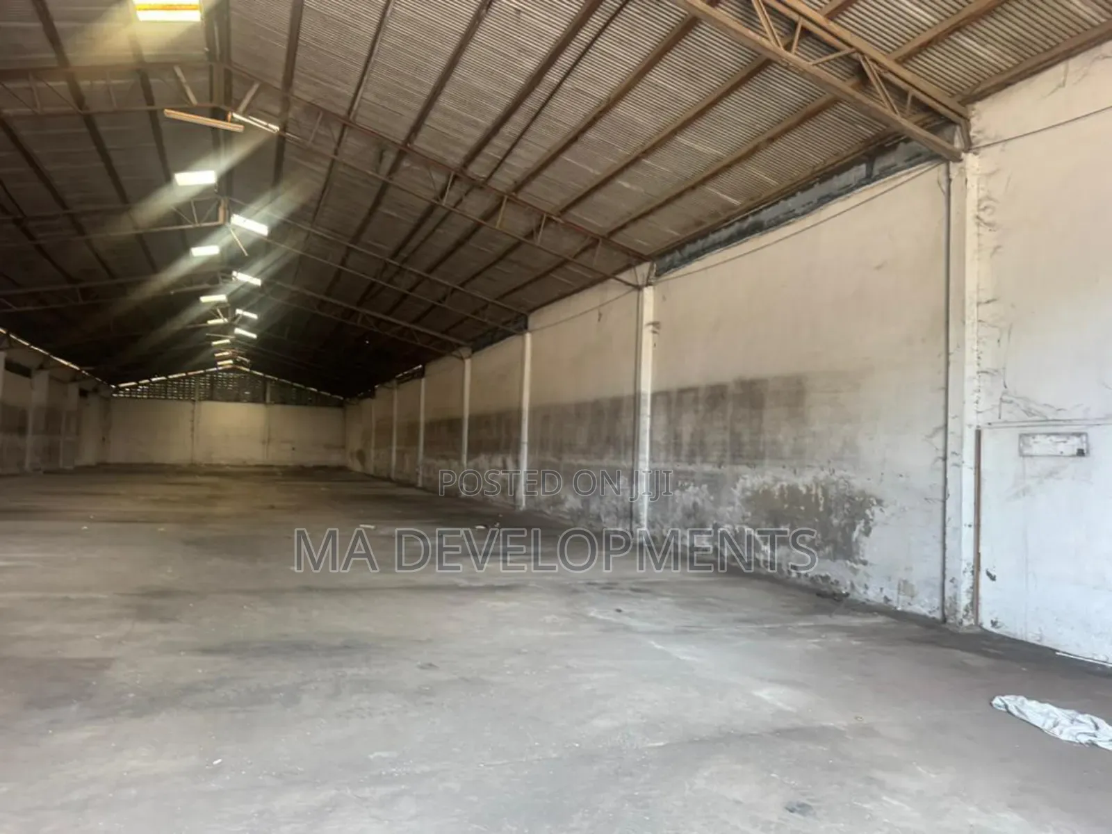 1,300 Square Meter Warehouse for Rent in Dzorwulu