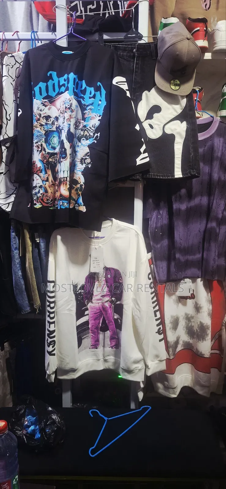 Stock Men's Jeans And T Shirt For Sale In Labadi