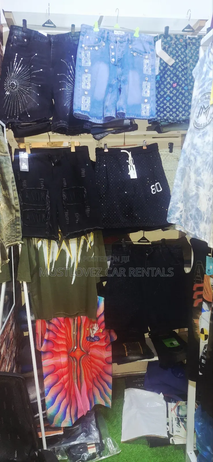Stock Men's Jeans And T Shirt For Sale In Labadi