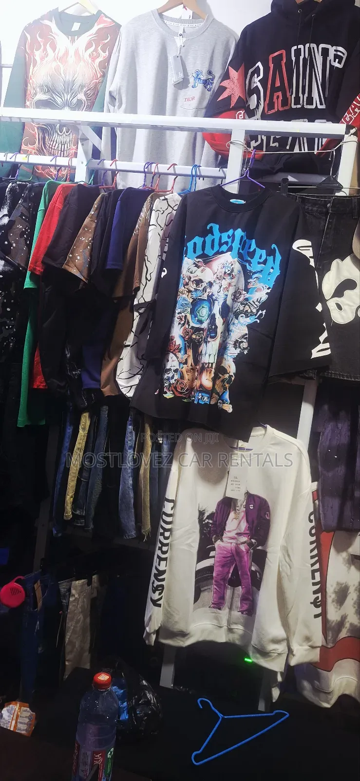Stock Men's Jeans And T Shirt For Sale In Labadi