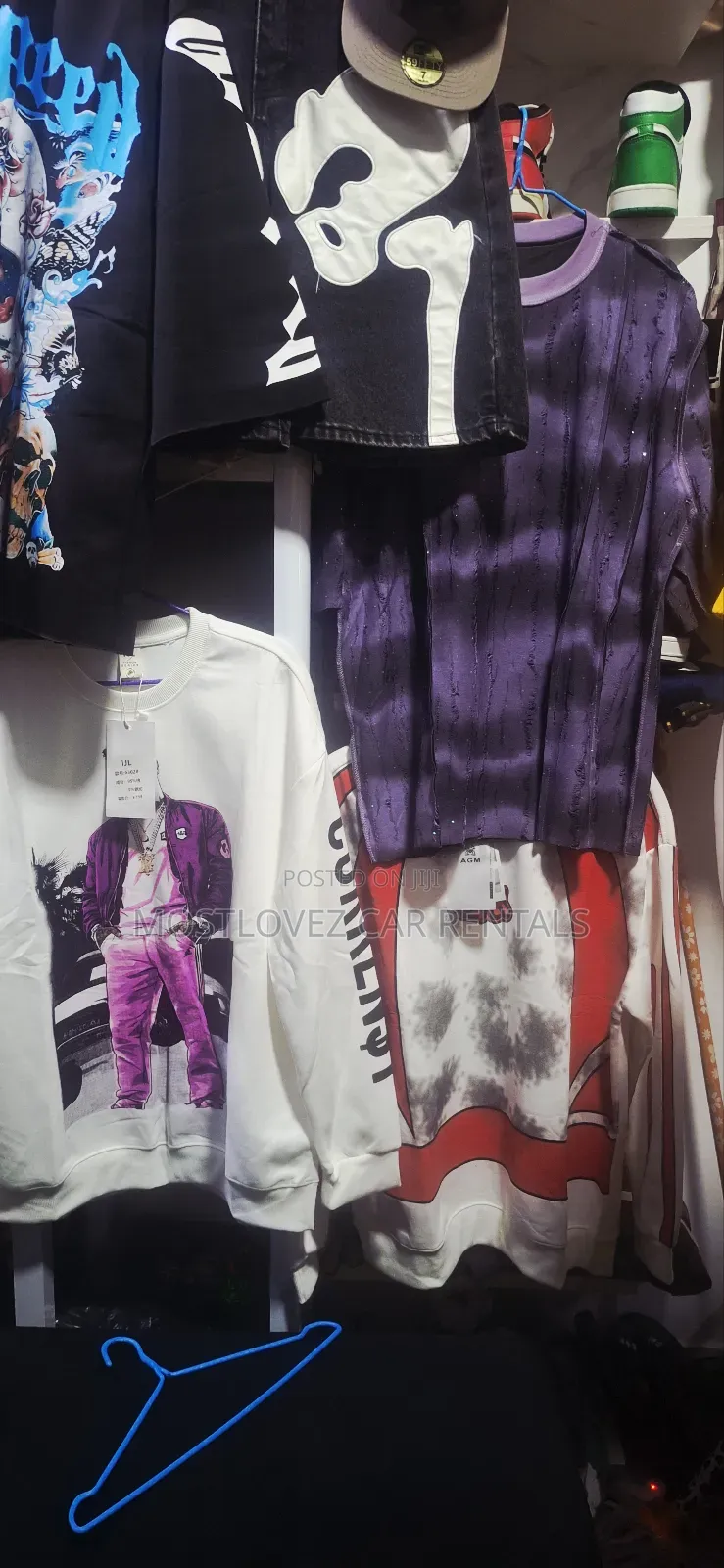 Stock Men's Jeans And T Shirt For Sale In Labadi