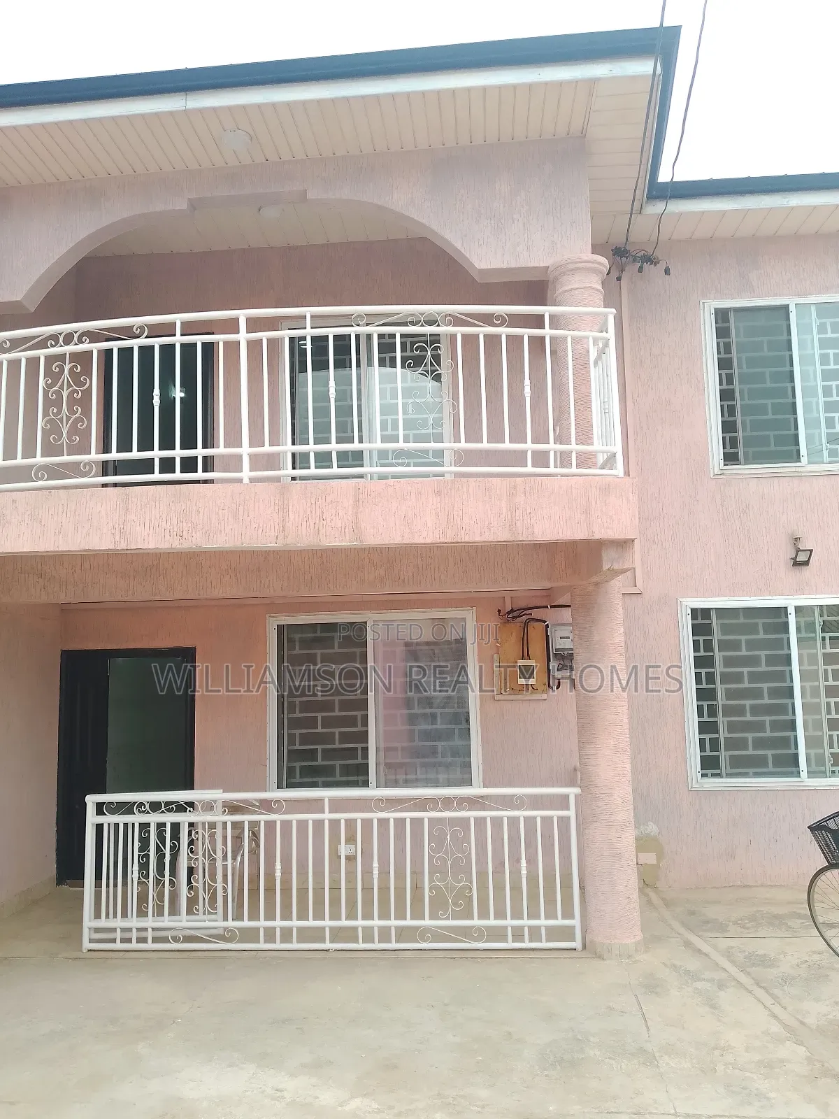 5bdrm House in Community 18 Area, Spintex for rent