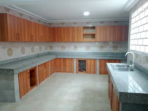 5bdrm House in Community 18 Area, Spintex for rent