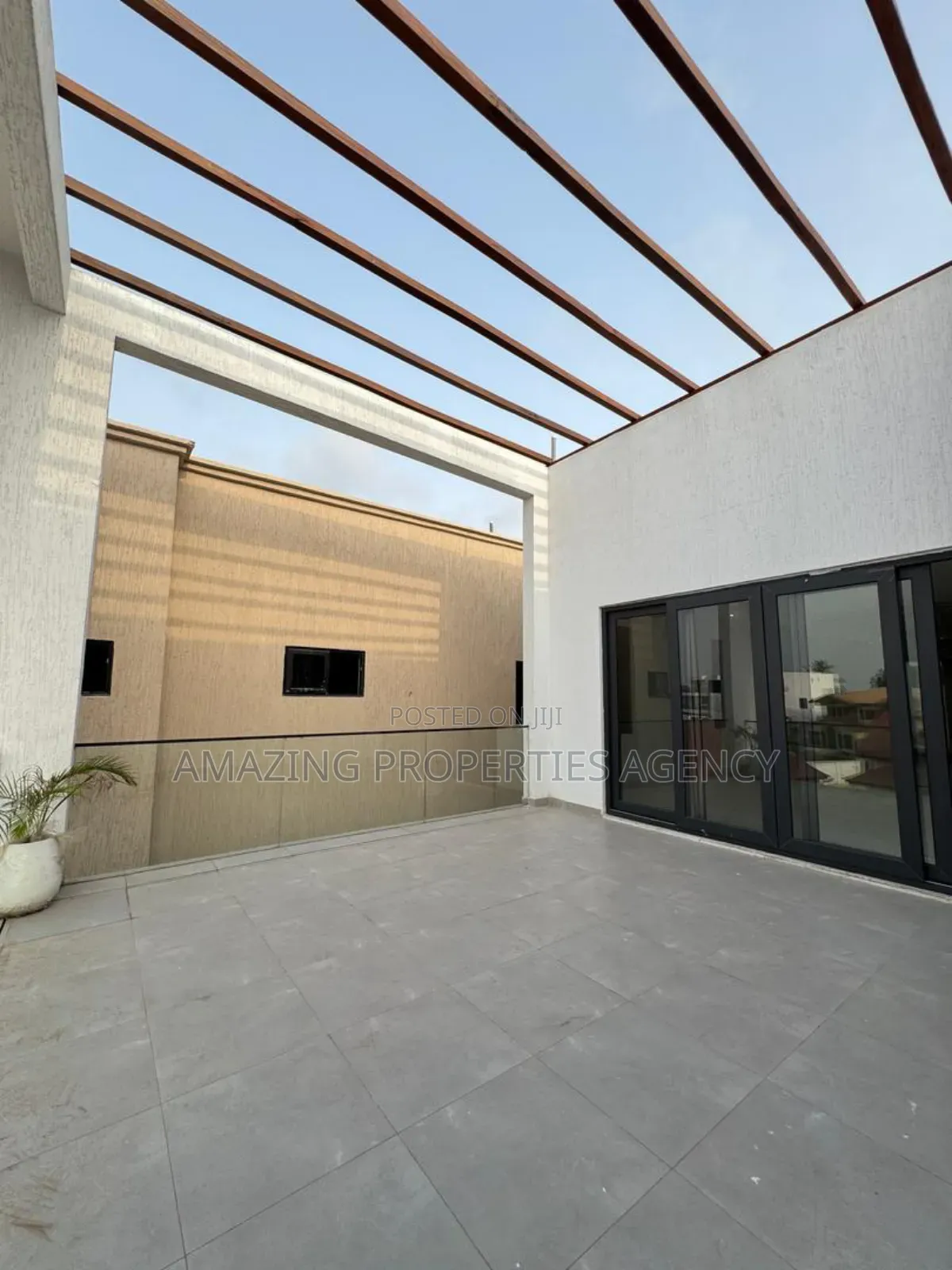 4bdrm House in Adjiriganor for sale