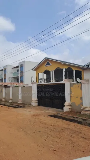 5bdrm House in Achimota for sale