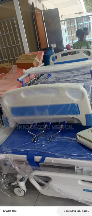 Hospital Bed 3cranks (Head, Middle and Leg Adjustable)