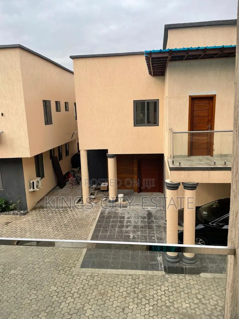 3bdrm House in Dzorwulu Special for rent