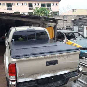 New Pickup Truck Bucket Cover (Hard, Trifold)