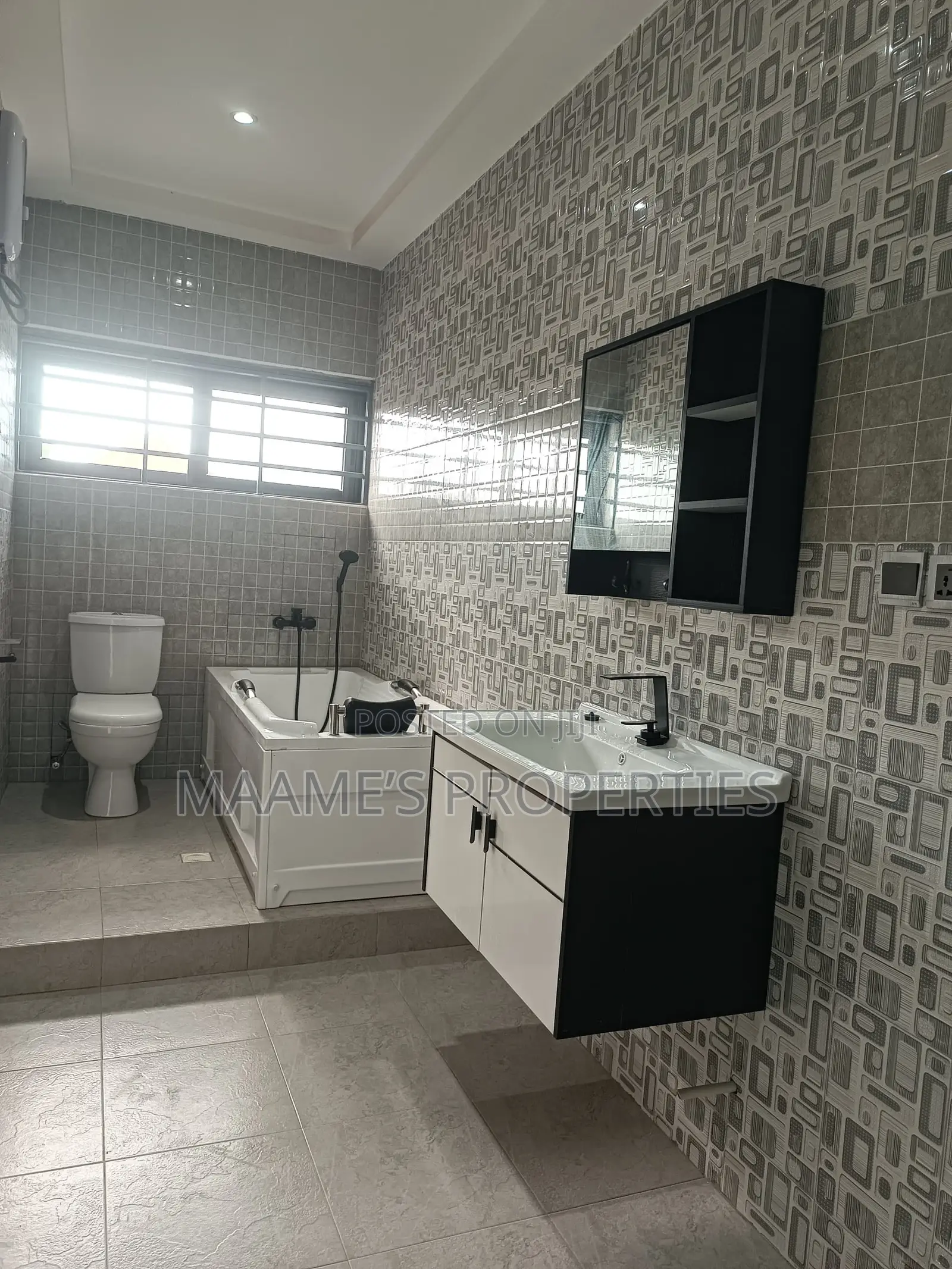 3bdrm Duplex in Oyarifa for sale