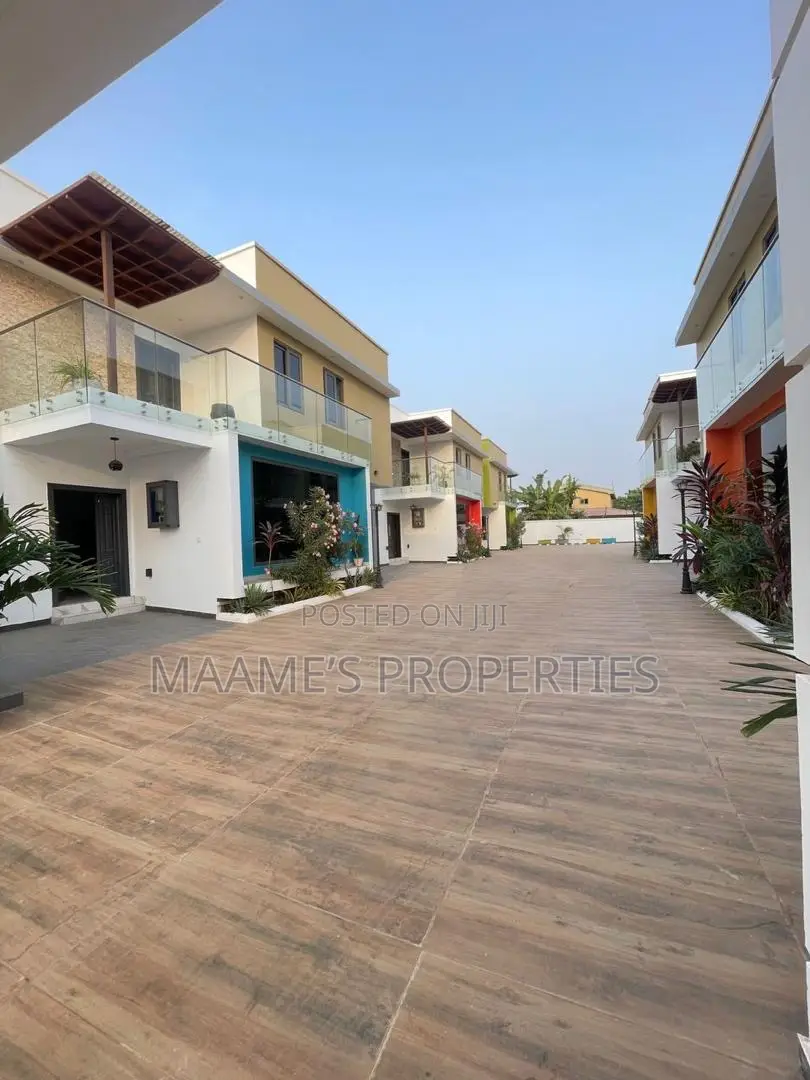 4bdrm Townhouse/Terrace in Spintex for sale