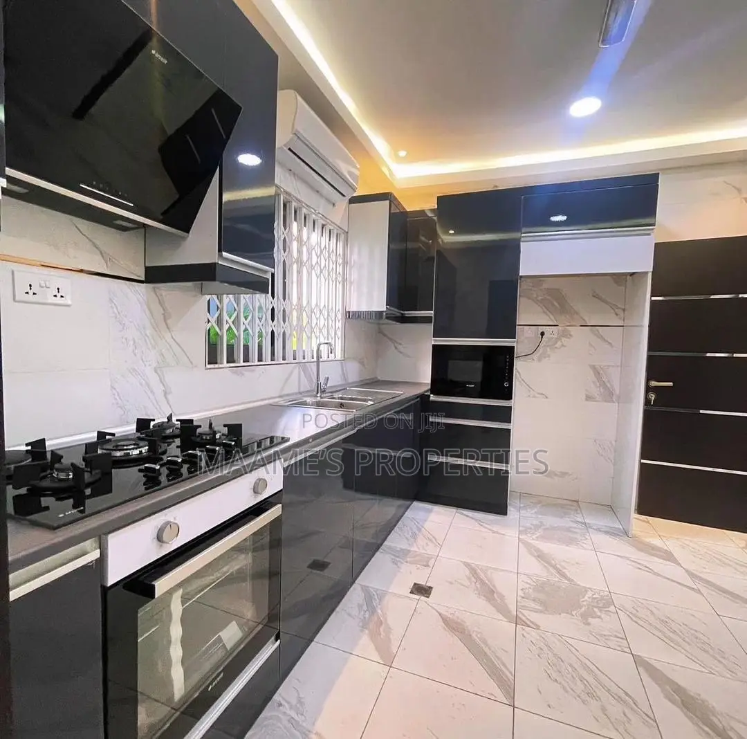 4bdrm Townhouse/Terrace in Spintex for sale