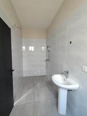 3bdrm House in Lake Side Estate for sale