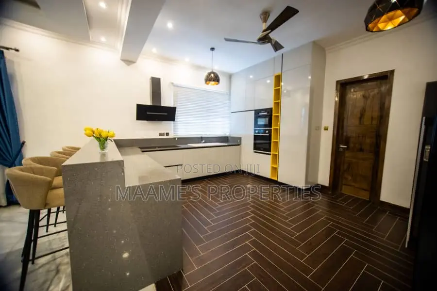 5bdrm Duplex in Sakumono for sale