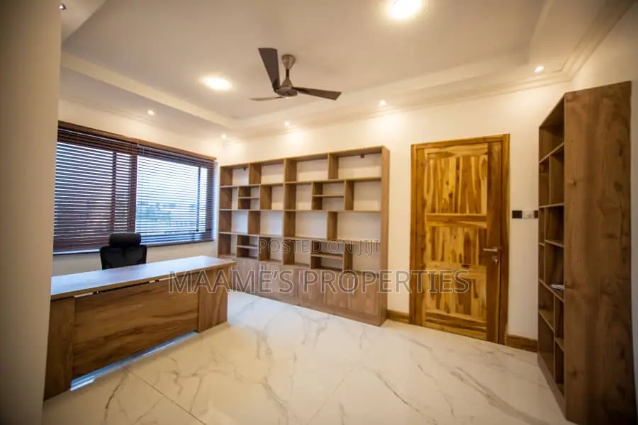 5bdrm Duplex in Sakumono for sale
