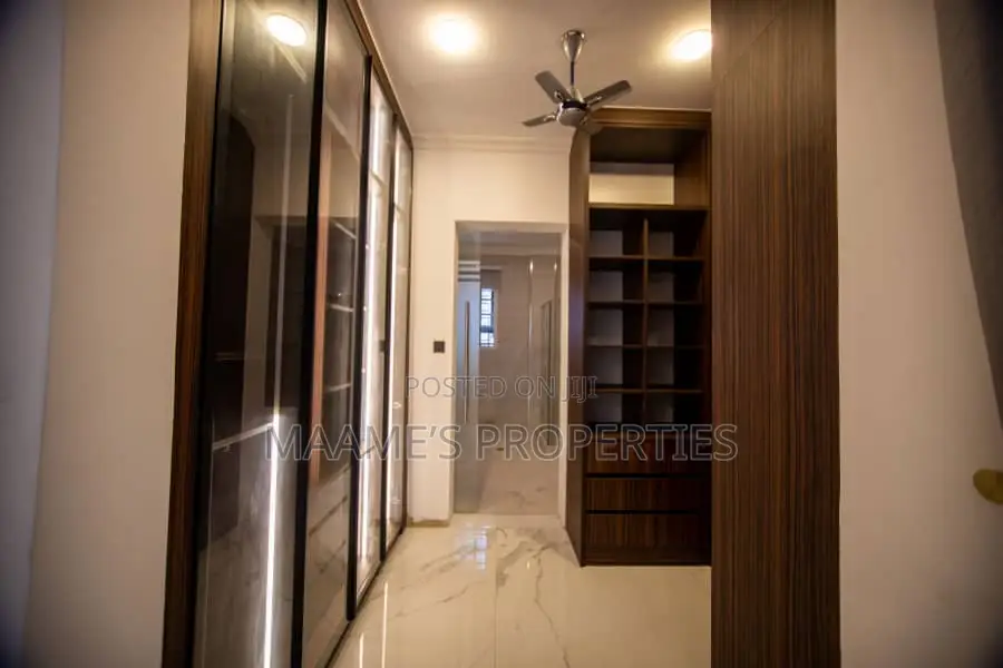 5bdrm Duplex in Sakumono for sale