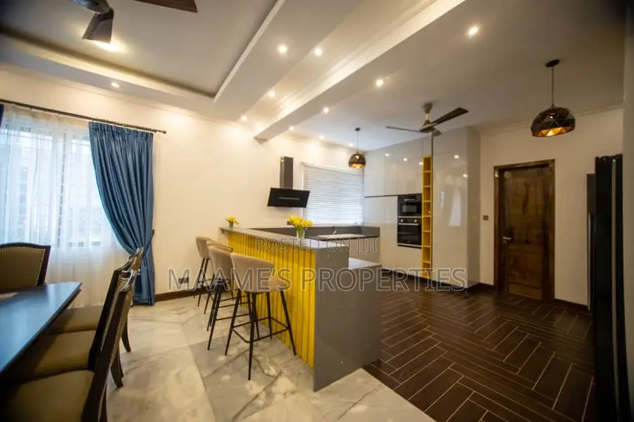 5bdrm Duplex in Sakumono for sale