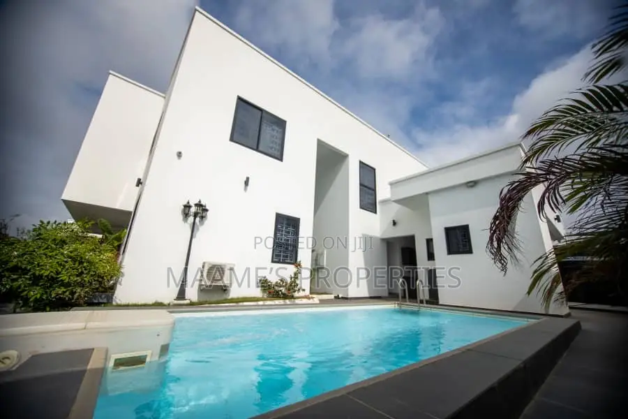 5bdrm Duplex in Sakumono for sale