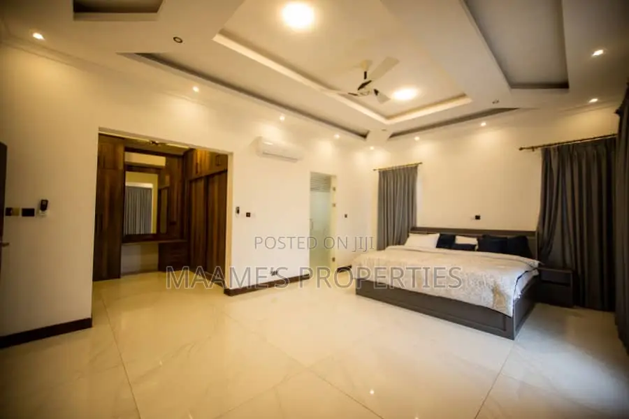 5bdrm Duplex in Sakumono for sale