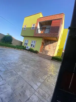 4bdrm Duplex in West Hills Mall Area for sale