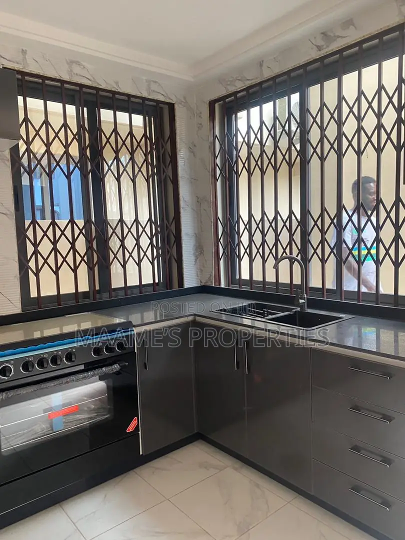 3bdrm Duplex in Oyarifa for rent