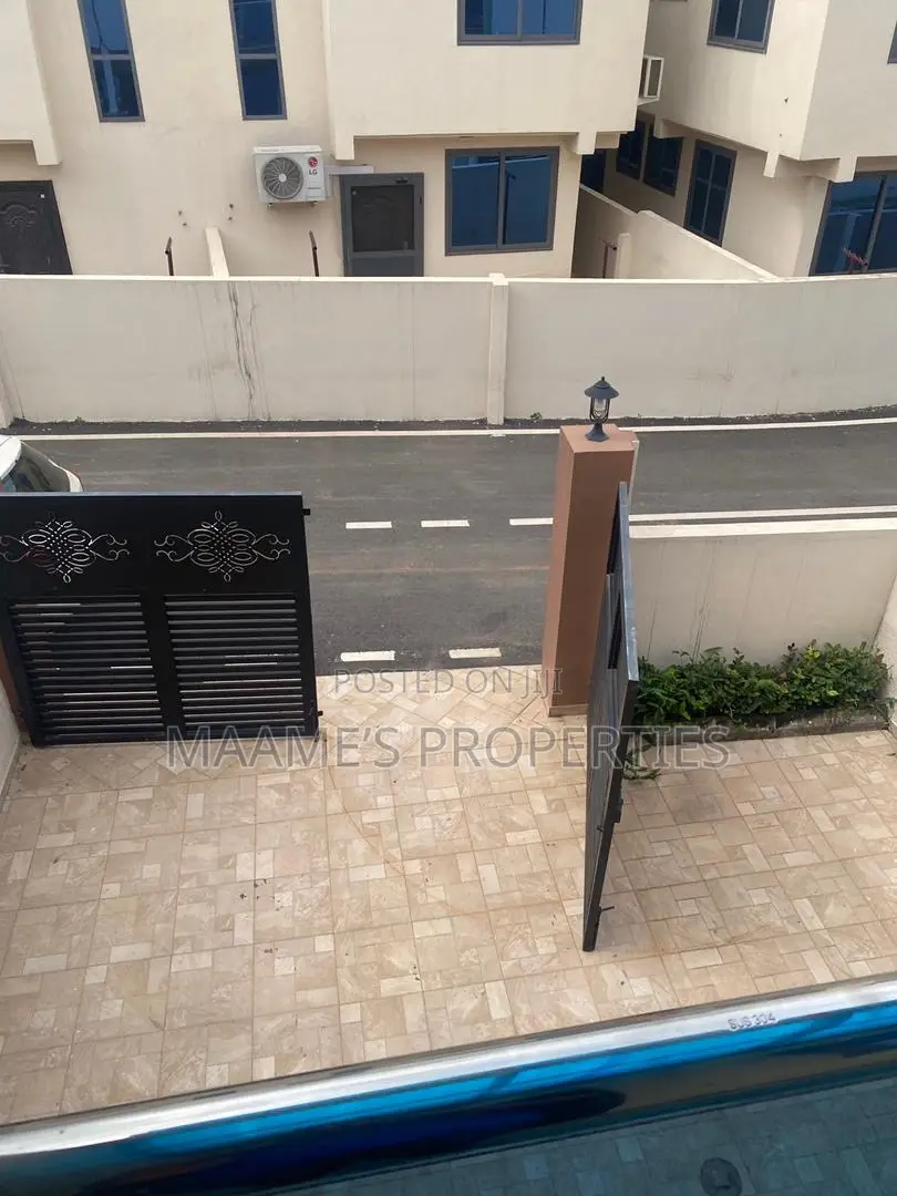 3bdrm Duplex in Oyarifa for rent