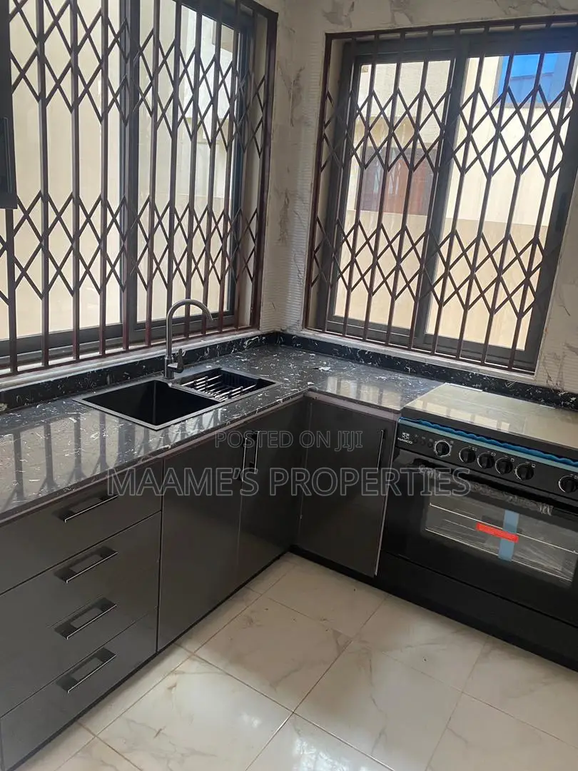 3bdrm Duplex in Oyarifa for rent