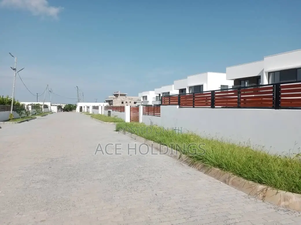 4bdrm House in Tse Addo, Tseaddo for rent