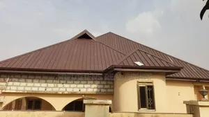 8bdrm House in Fredimens Real, Atwima Kwanwoma for sale