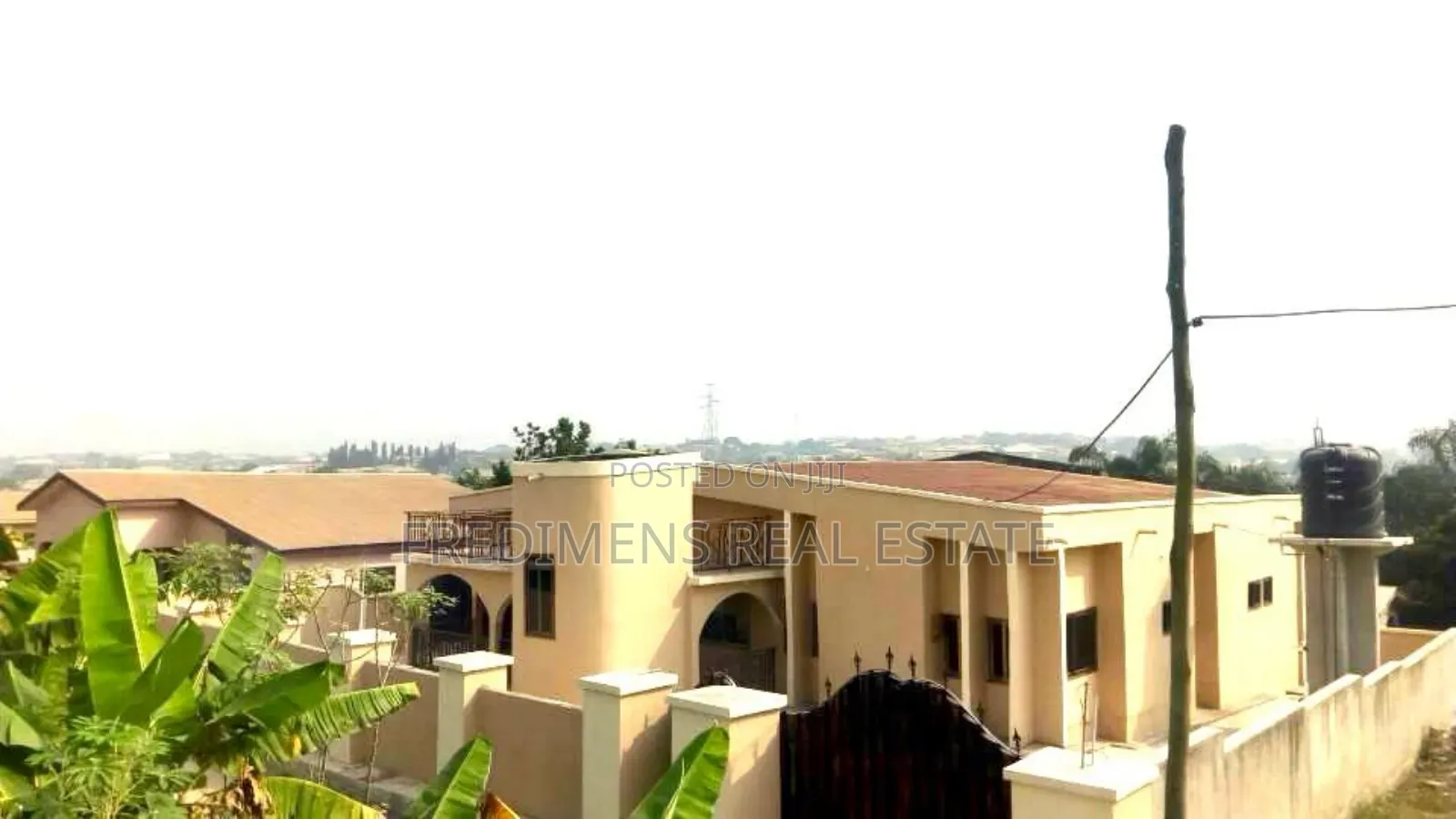8bdrm House in Fredimens Real, Atwima Kwanwoma for sale