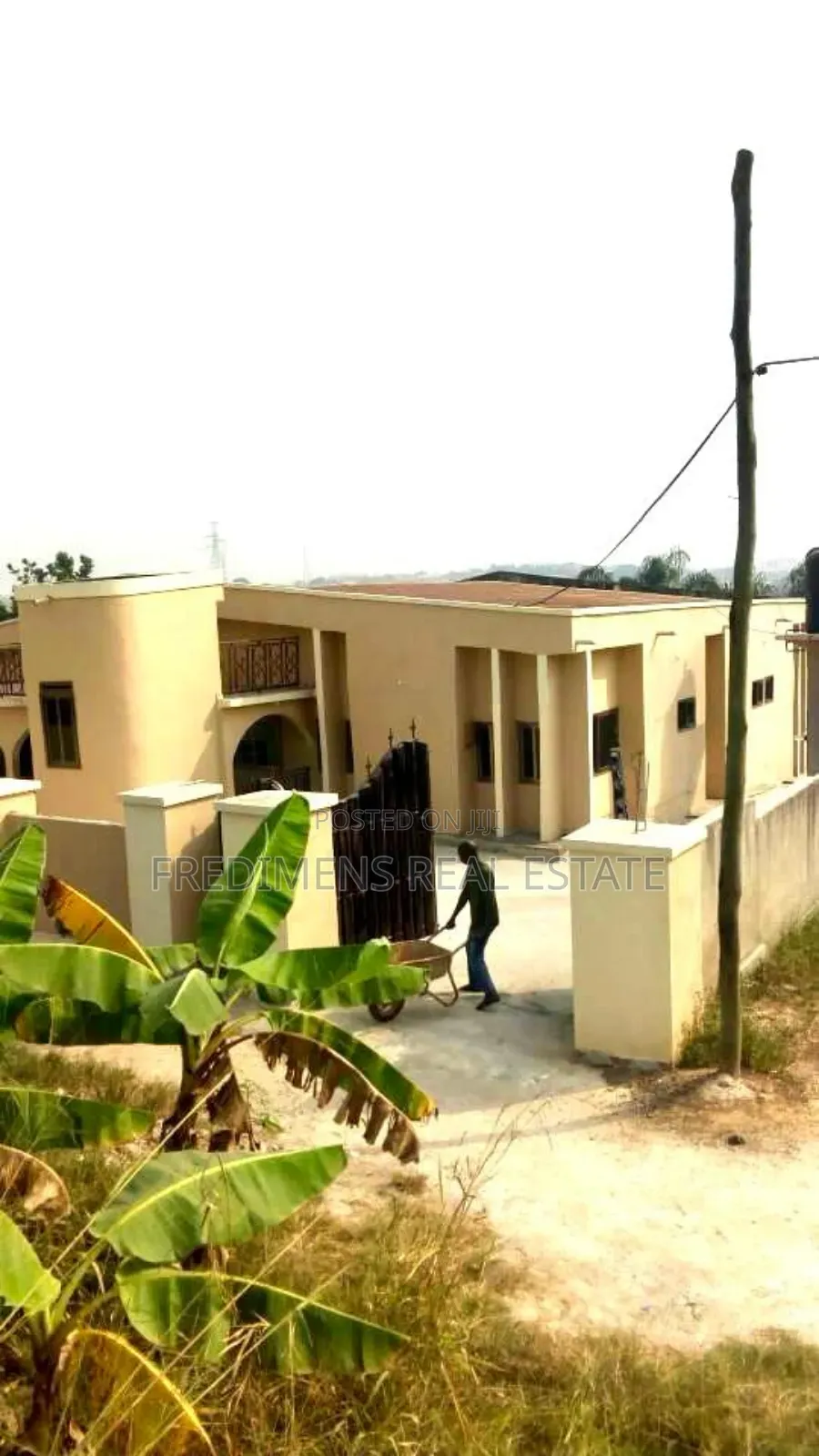 8bdrm House in Fredimens Real, Atwima Kwanwoma for sale