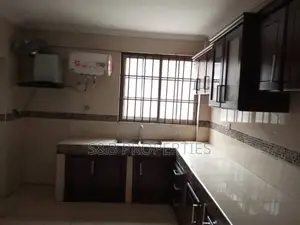 3bdrm Apartment in Ashomang Estate for rent
