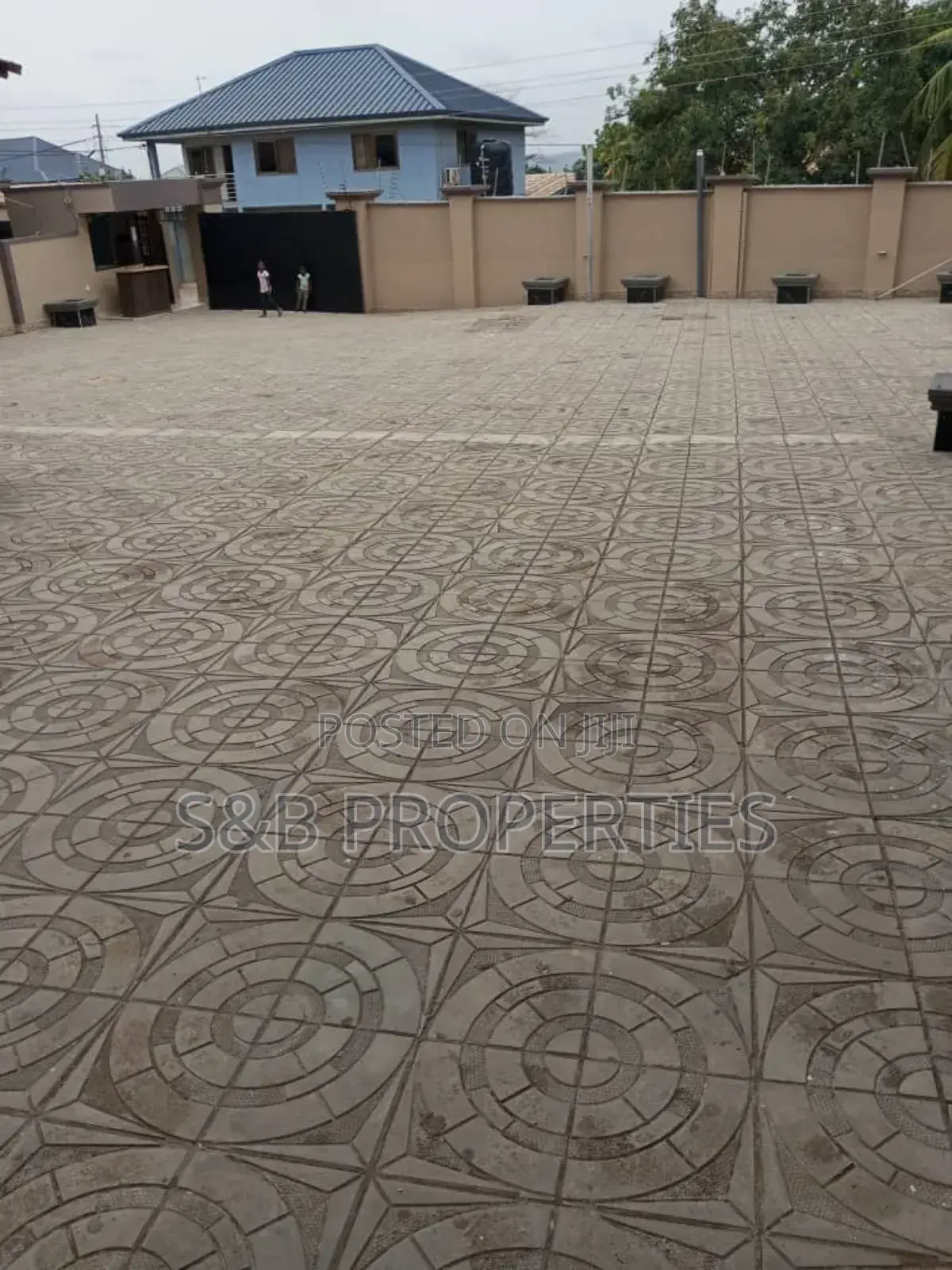 3bdrm Apartment in Ashomang Estate for rent