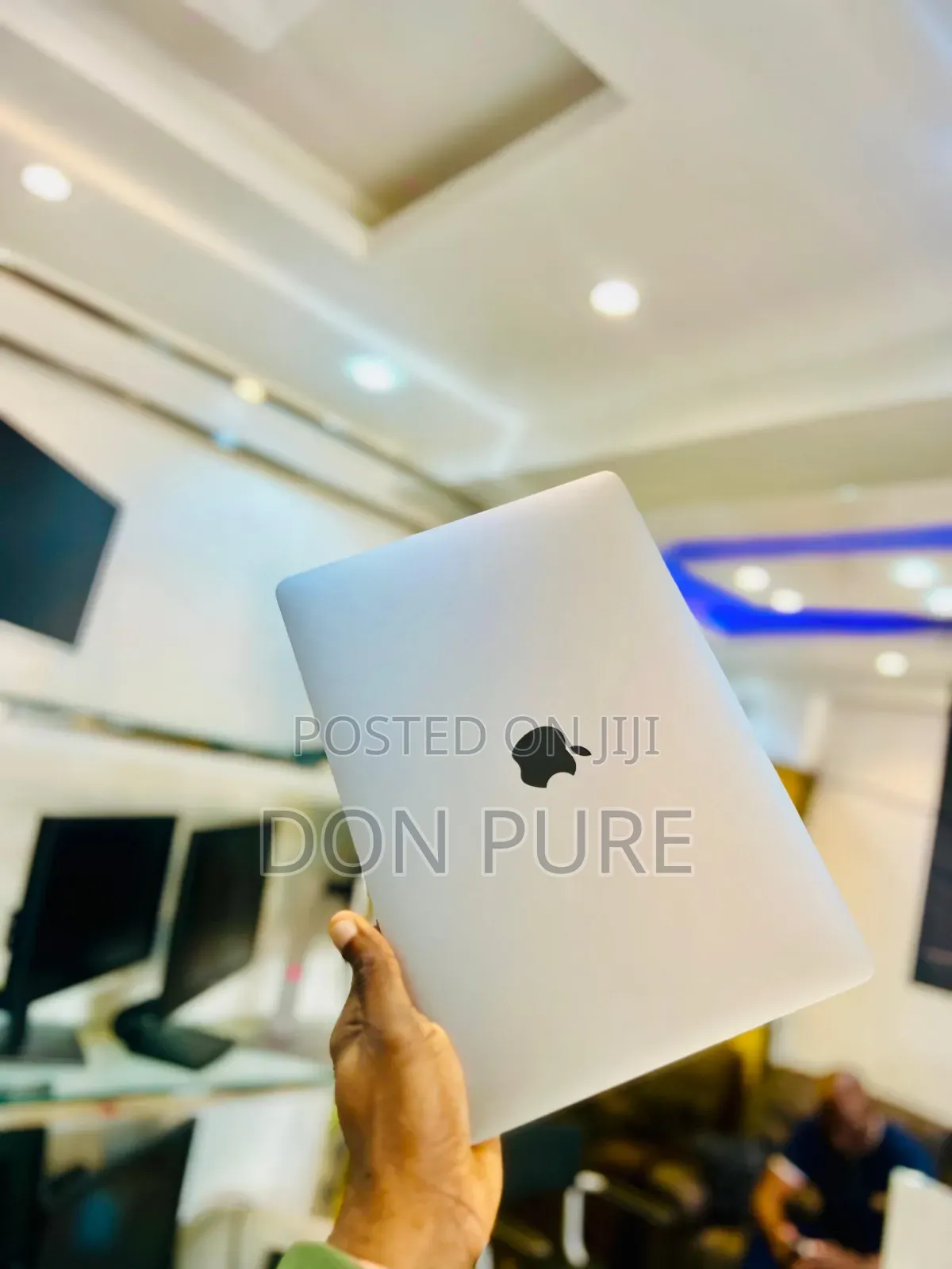 Laptop Apple MacBook Pro 2021 M1 8GB Apple M1 SSD 256GB