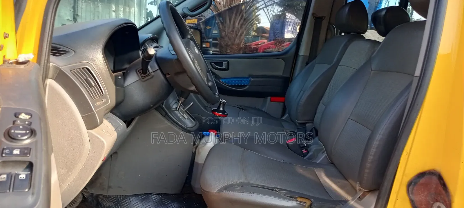 Hyundai Starex 2012 Yellow