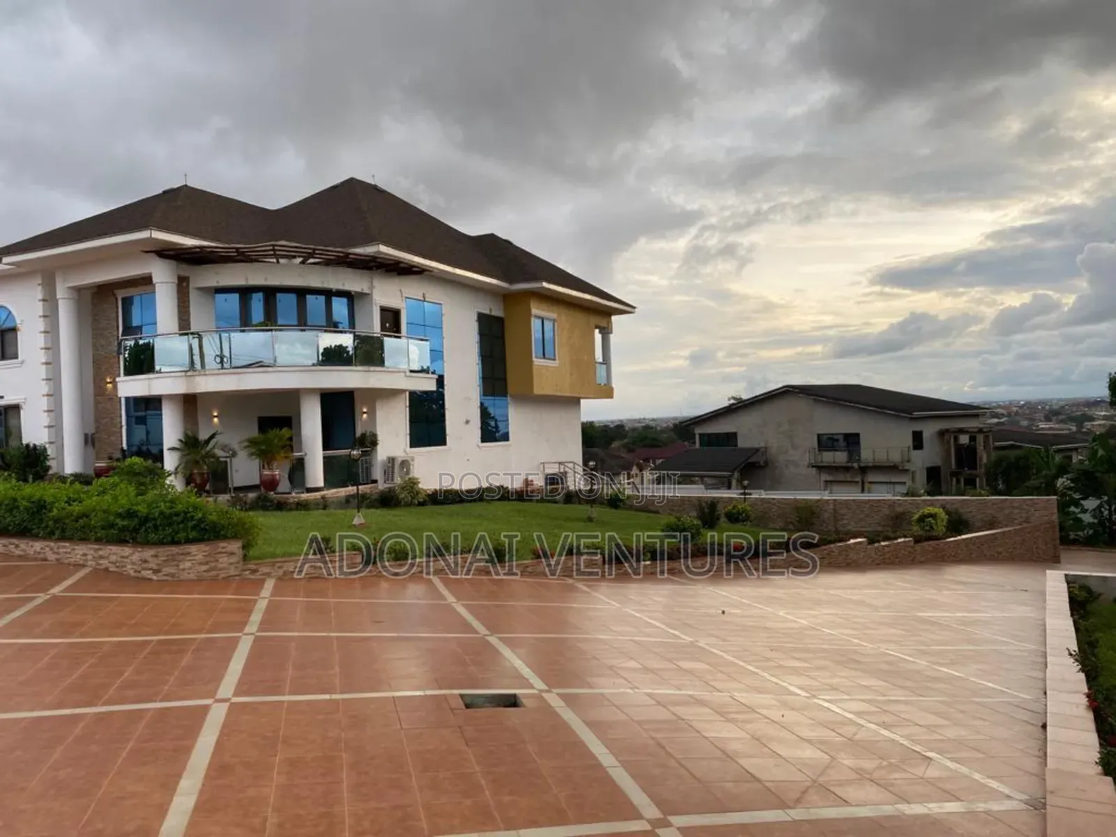 Furnished 7bdrm House in Ahodwo Parakou, Kumasi Metropolitan for sale