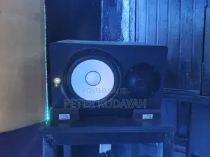 Yamaha Hs8