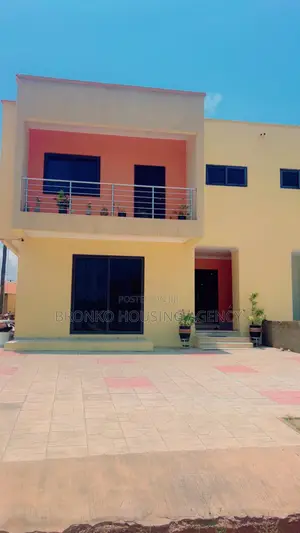 Furnished 3bdrm Townhouse / Terrace in Bronko Housing, Sakumono