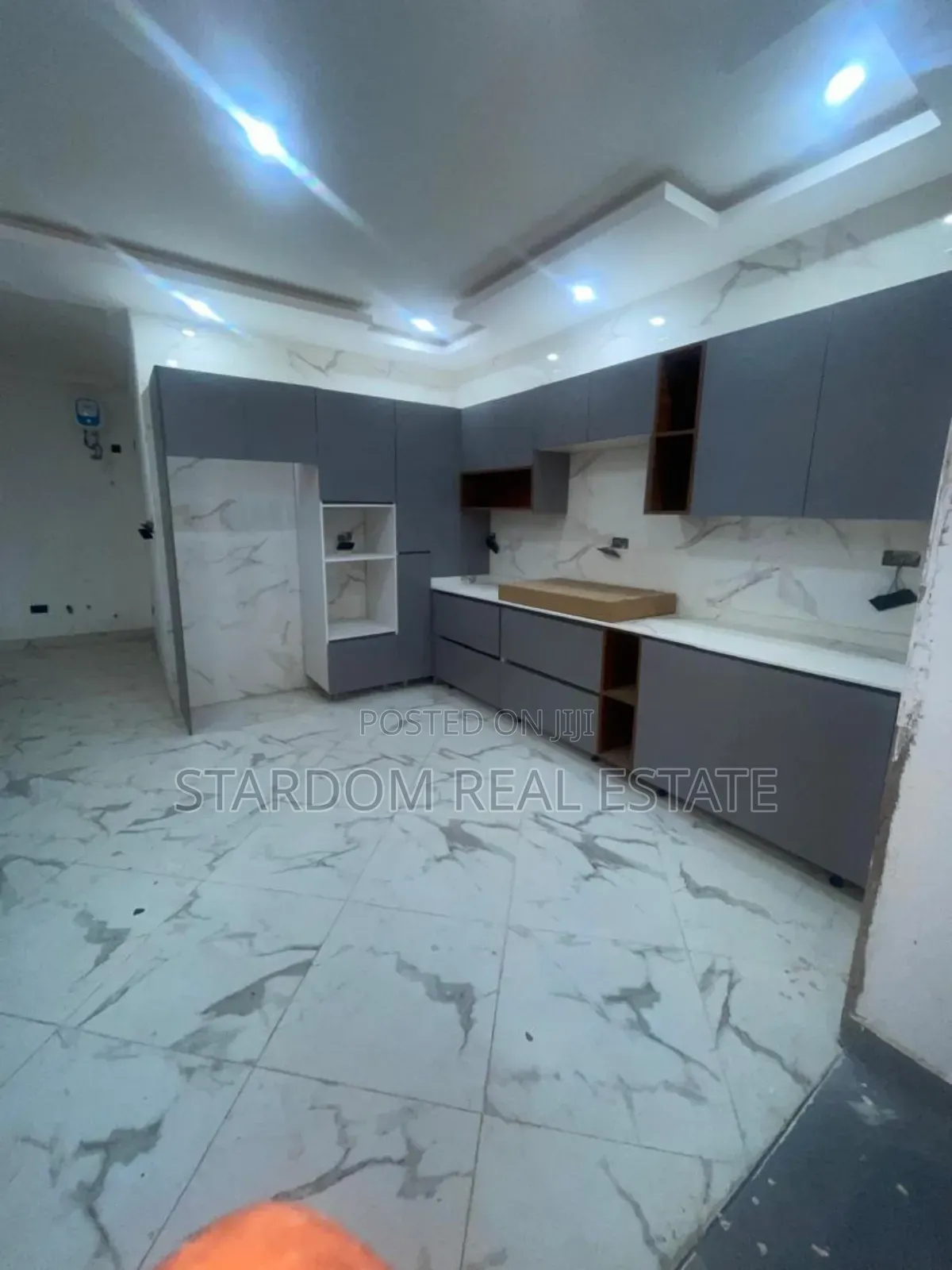 4bdrm Duplex in American House, East Legon for sale