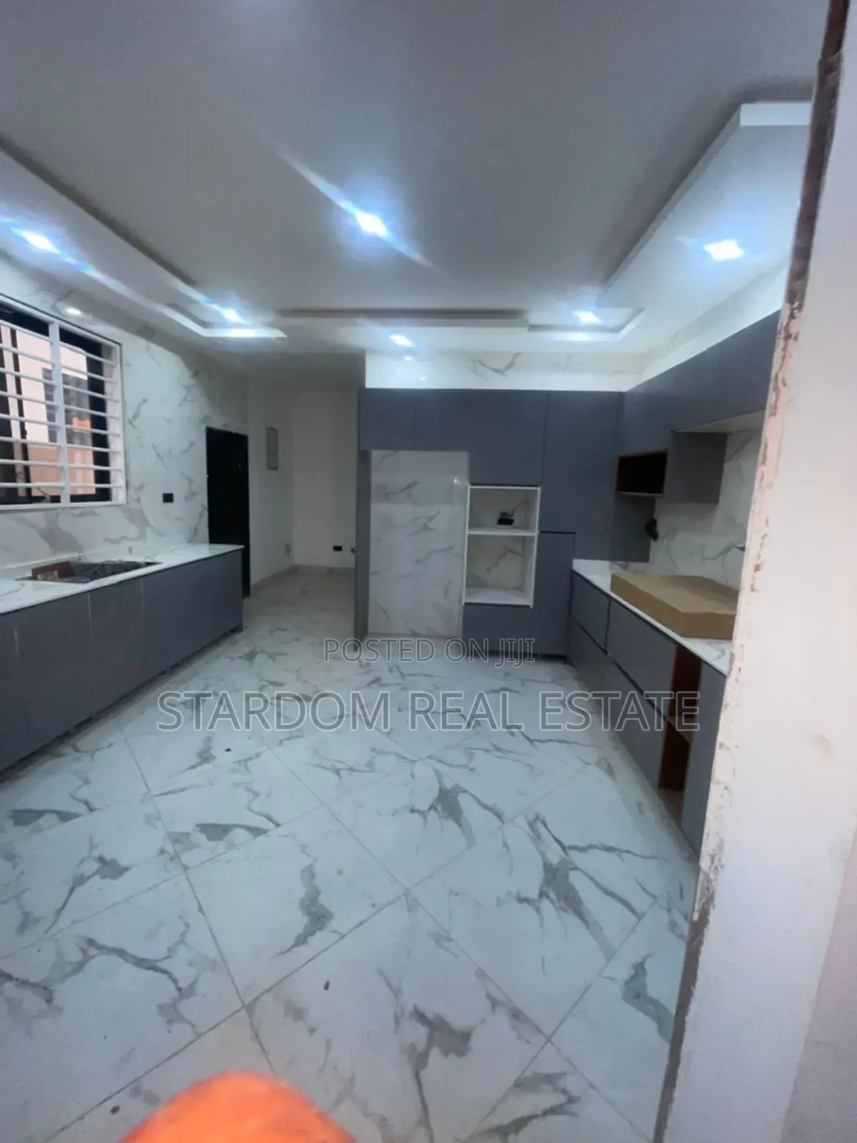 4bdrm Duplex in American House, East Legon for sale