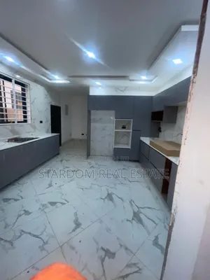 4bdrm Duplex in American House, East Legon for sale