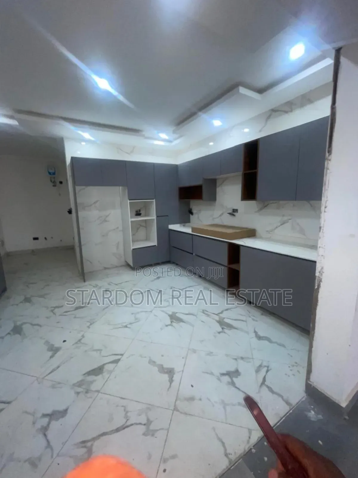 4bdrm Duplex in American House, East Legon for sale