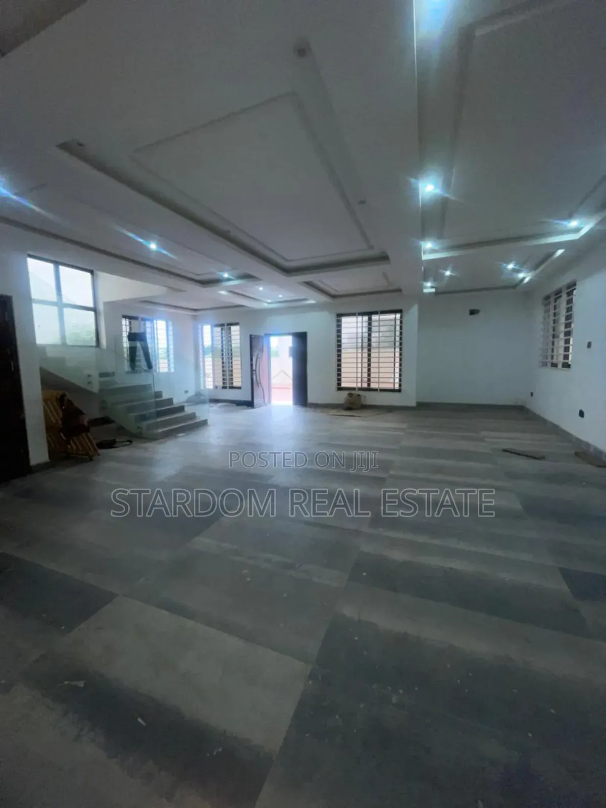 4bdrm Duplex in American House, East Legon for sale