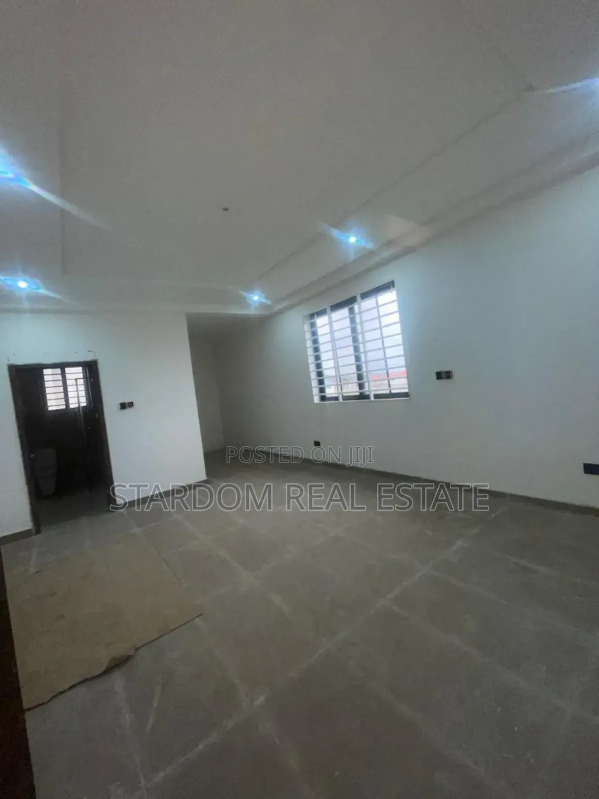 4bdrm Duplex in American House, East Legon for sale