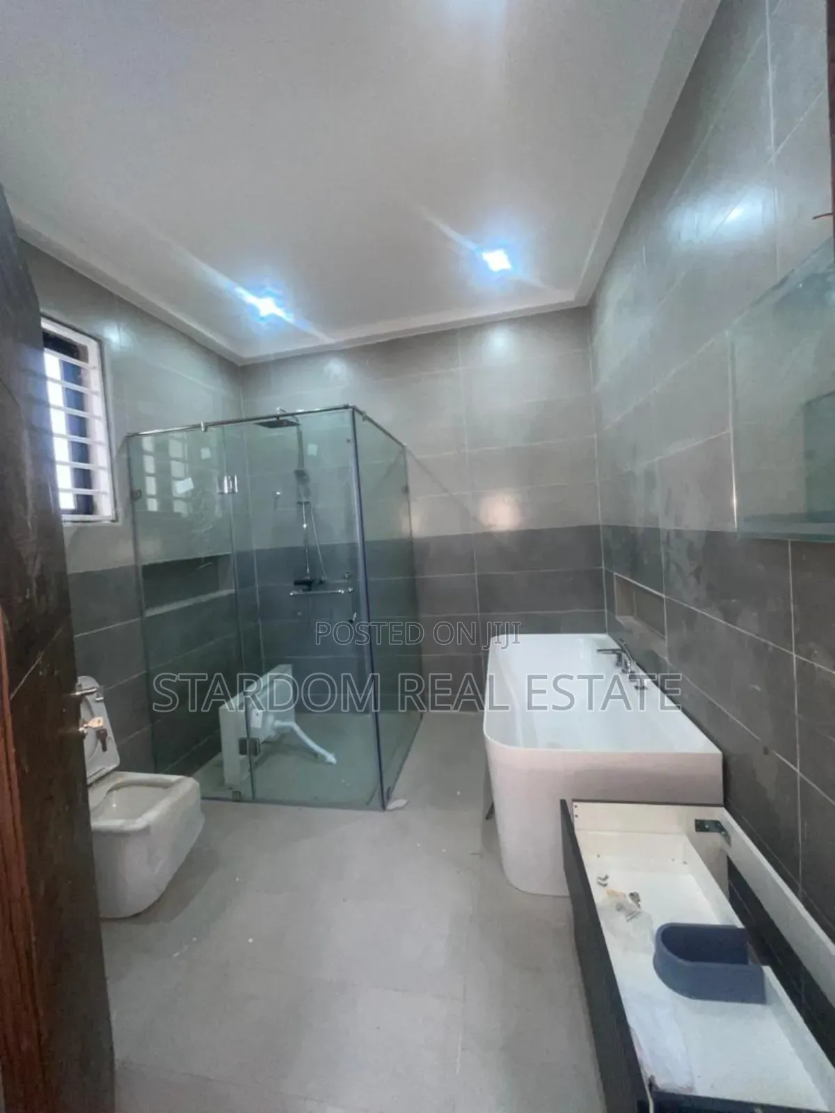 4bdrm Duplex in American House, East Legon for sale