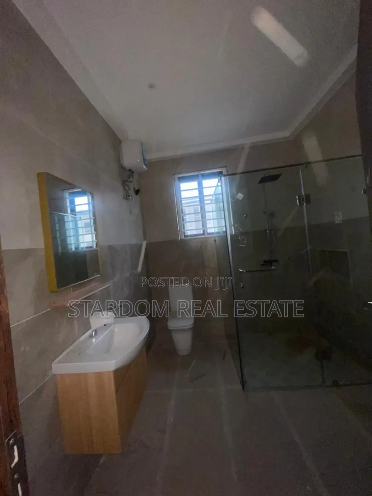 4bdrm Duplex in American House, East Legon for sale