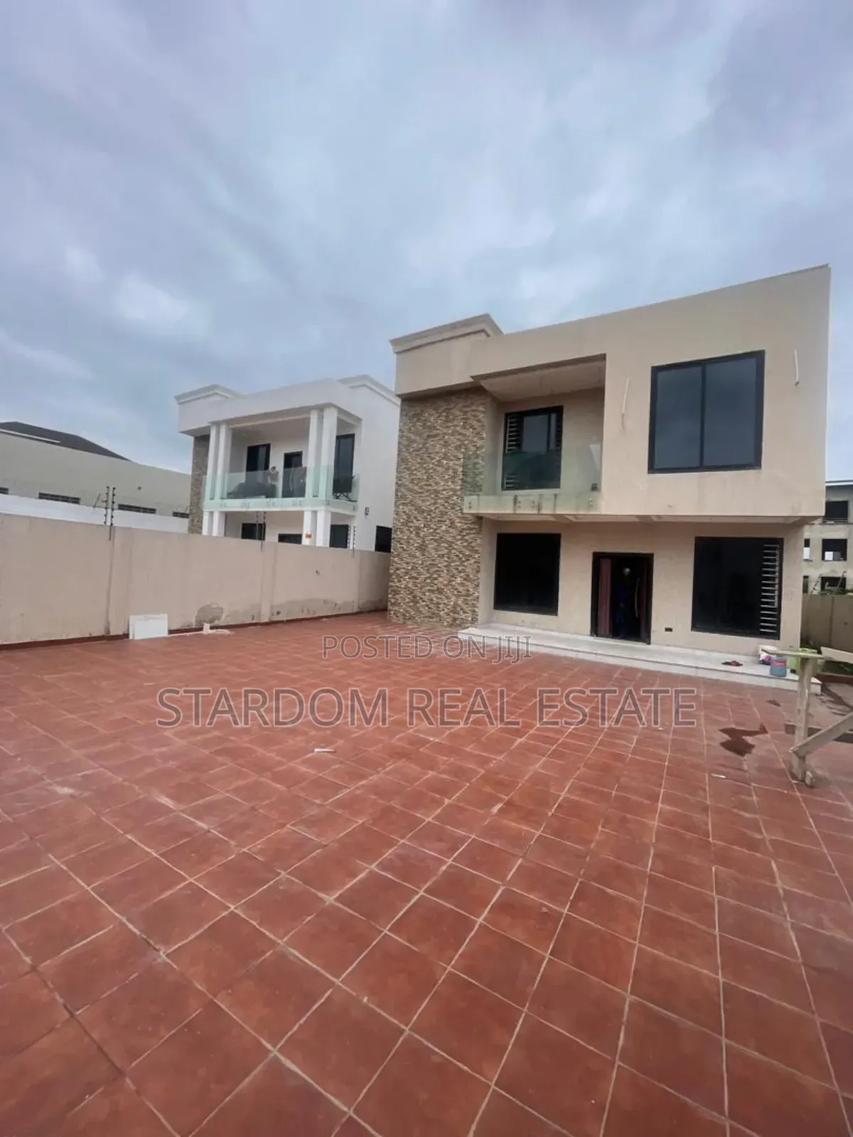 4bdrm Duplex in American House, East Legon for sale