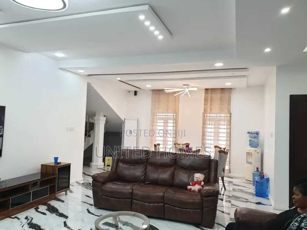 Furnished 6bdrm House in Ashomang Estate for sale