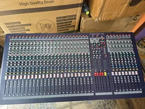 Soundcraft 32 Channel Lx9 Console Mixer